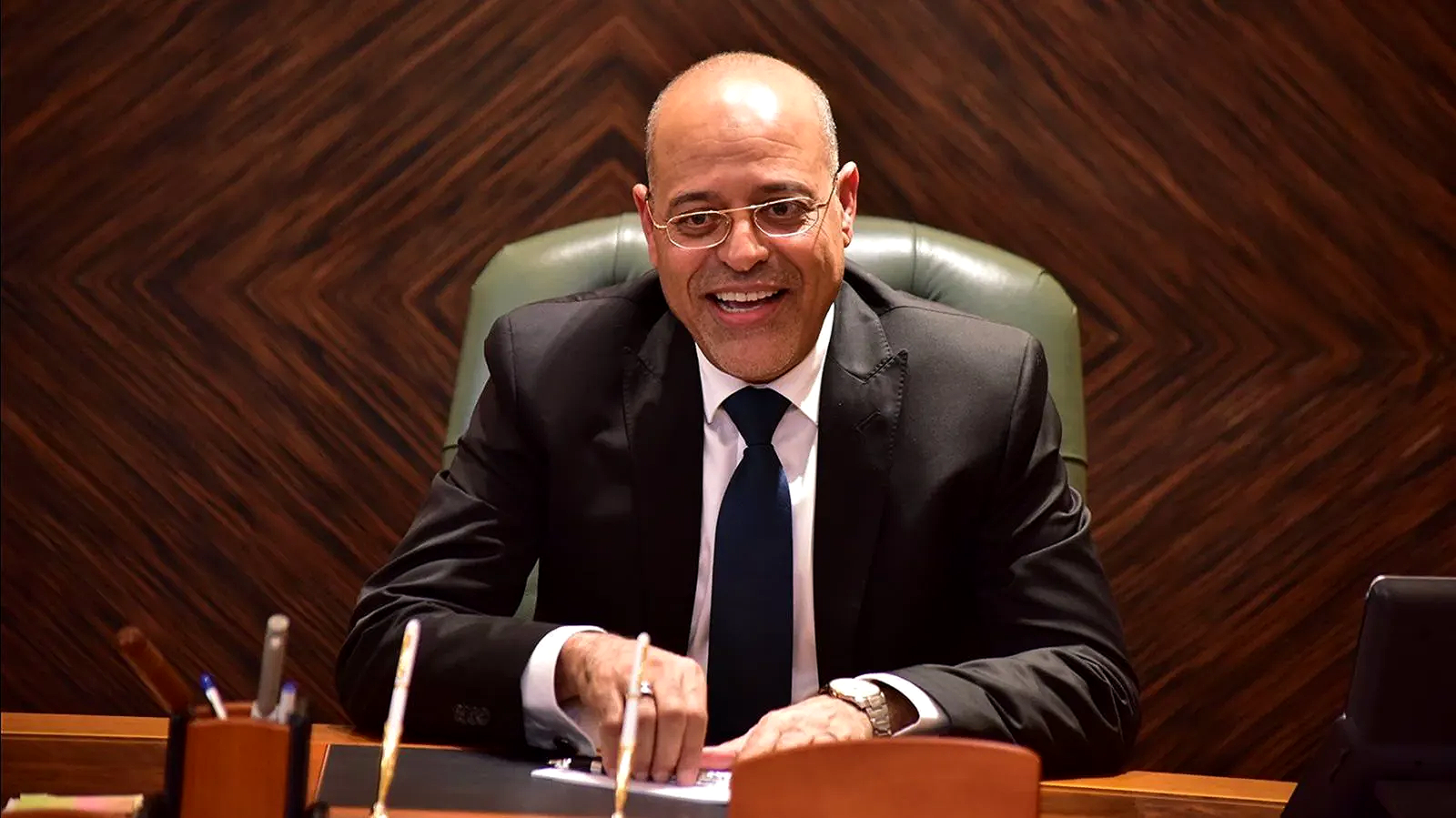 دعم الصناعة الوطنية.. وزير العمل يبحث مع شركات الملابس الجاهزة استقرار السوق